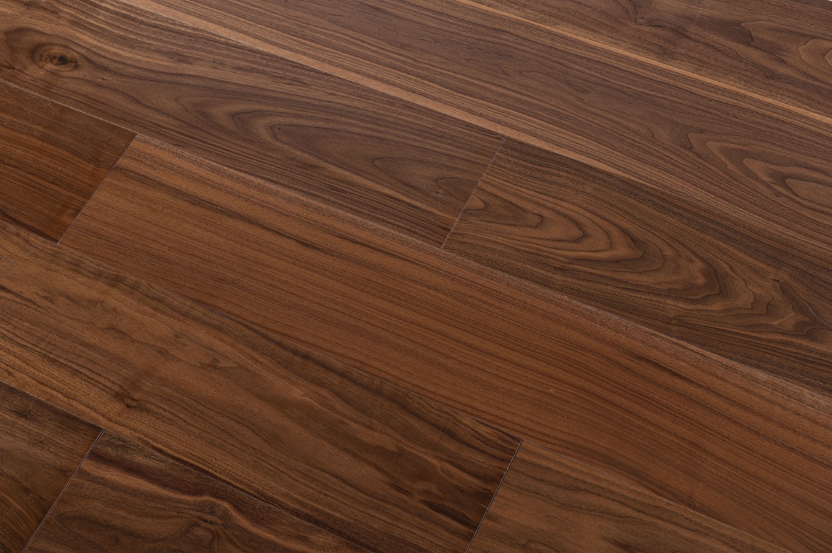 Parquet noyer masseria lame large vernis  base d'eau accadueo.